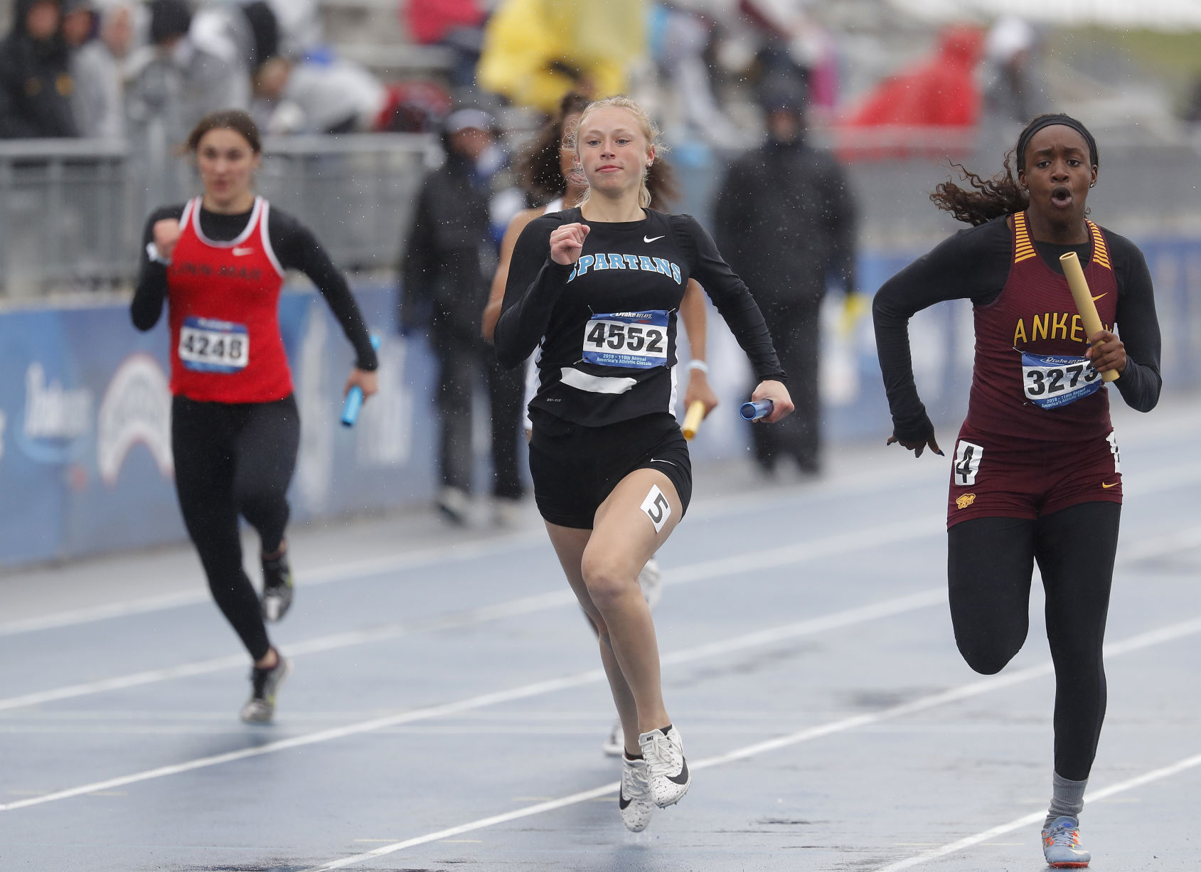 042718mp-DrakeRelays-girls-4x100-5